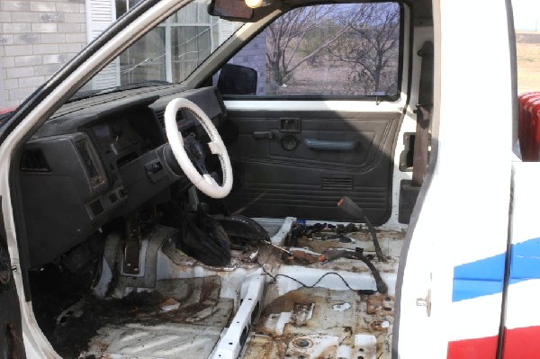 JeffBs 1988 Nissan Desert Runner 4x4 Hardbody Restoration Project - photo b